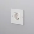Kép 2/5 - Buster+Punch Cross 1G dugalj, fehér / Schuko Type F / CSK-143447