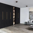 Kép 4/8 - Buster+Punch Cross CLOSET BAR szatén sárgaréz 760 mm bútorfogantyú UK-CB-760-BR-A