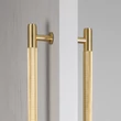 Kép 2/4 - Buster+Punch Cross CLOSET BAR/DOUBLE SIDED szatén sárgaréz 774 mm kétoldalú bútorfogantyú RCB-05282