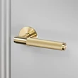 Kép 3/6 - Buster+Punch Cross szatén sárgaréz körrozettás kilincsgarnitúra BB alsó rozettával UK-LH-S-38-BR-A UK-ESC-35-BR-A