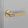 Kép 3/7 - Buster+Punch Linear szatén sárgaréz körrozettás kilincsgarnitúra BB alsó rozettával RLH-051033 UK-ESC-35-BR-A
