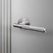 Kép 2/6 - Buster+Punch Linear szatén rozsdamentes acél körrozettás kilincsgarnitúra alsó rozetta nélkül RLH-071034