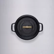 Kép 2/8 - Buster+Punch COCOTTE / ⌀ 24CM / STAUB fekete - sárgaréz lábas UKA-064233