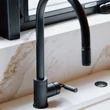 Kép 4/9 - Buster+Punch Linear / EU Kitchen tap / Pull-Out Mixer / kihúzható fejű konyhai csaptelep fekete C0-592627