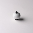 Kép 2/3 - dnd Crisalide fekete - fehér porcelán bútorgomb CS70 ANE-PSW