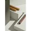 Kép 2/2 - Furnipart 1410 TRIM fa, lakkozott tölgy bútorfogantyú 128 mm 104920128-052
