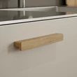 Kép 2/6 - Furnipart Elan lakkozott tölgyfa bútorfogantyú 160/544 mm 1104420544-052