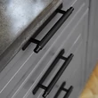 Kép 3/3 - Furnipart Manor Back matt fekete bútor fogantyú 128mm 549020128-99