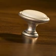 Kép 6/7 - Giusti fehér porcelán - ezüst bútorfogantyú gomb FG.P07010015G