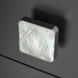 Kép 1/2 - Glass Design PERLA Quadro fehér gyöngyház / fényes króm bútorfogantyú 30 x 30 mm