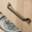Kép 2/5 - Viefe BUTTON fogantyú 160 mm, fém, antik sárgaréz