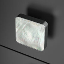 Glass Design PERLA Quadro fehér gyöngyház / fényes króm bútorfogantyú 30 x 30 mm
