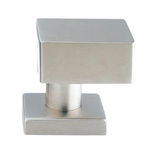 Maestro négyzet alakú gomb négyzetrozettán