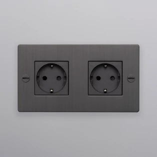 Buster+Punch 2G dugalj, füstös bronz / Schuko Type F / CSC-091988