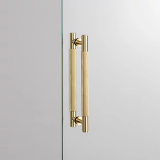 Buster+Punch Cross szatén sárgaréz kétoldalú bútorfogantyú