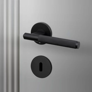 Buster+Punch Linear szatén fekete körrozettás kilincsgarnitúra
