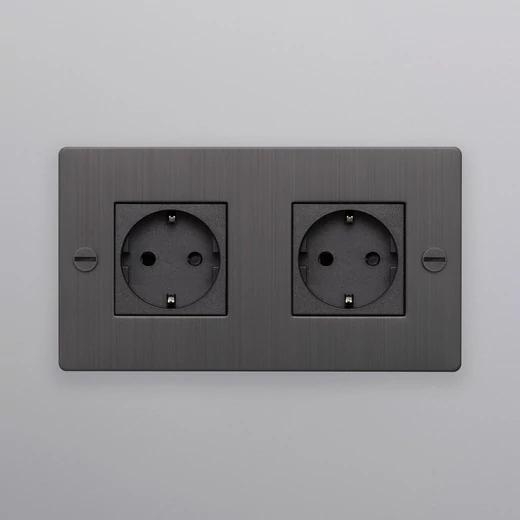 Buster+Punch 2G dugalj, füstös bronz / Schuko Type F / CSC-091988
