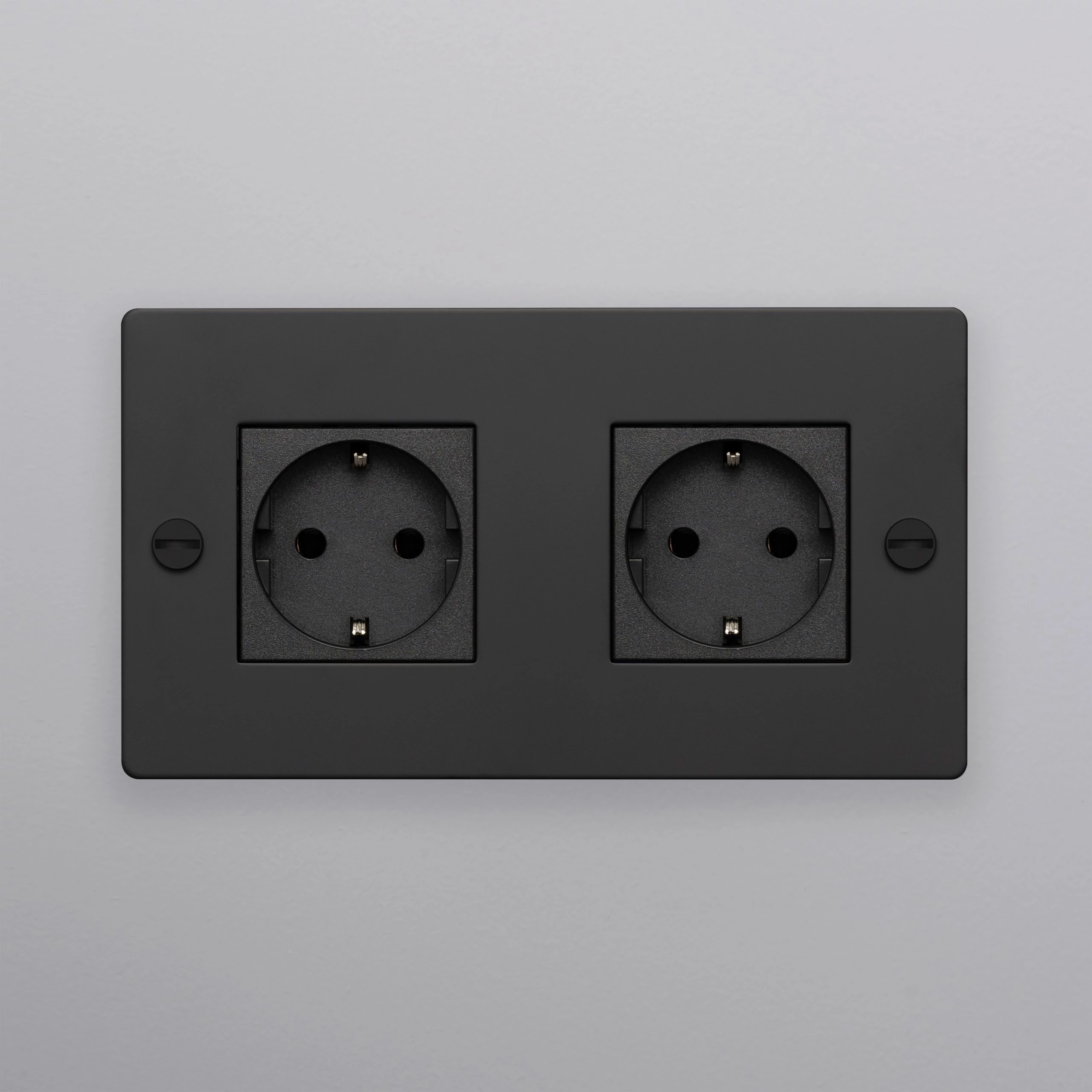 Buster+Punch 2G dugalj, fekete / Schuko Type F / CSK-023440