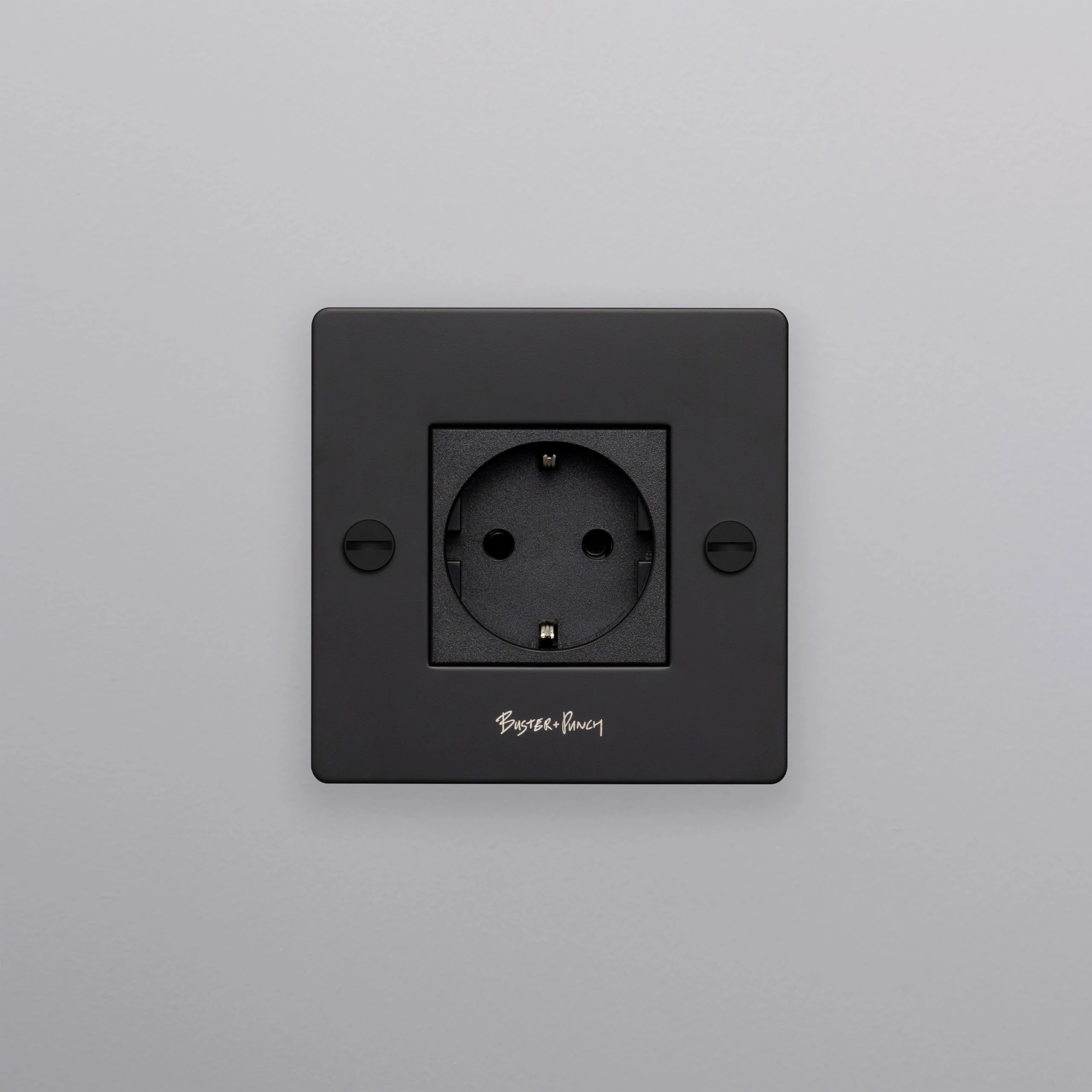 Buster+Punch Cross 1G dugalj, fekete / Schuko Type F / CSK-023439