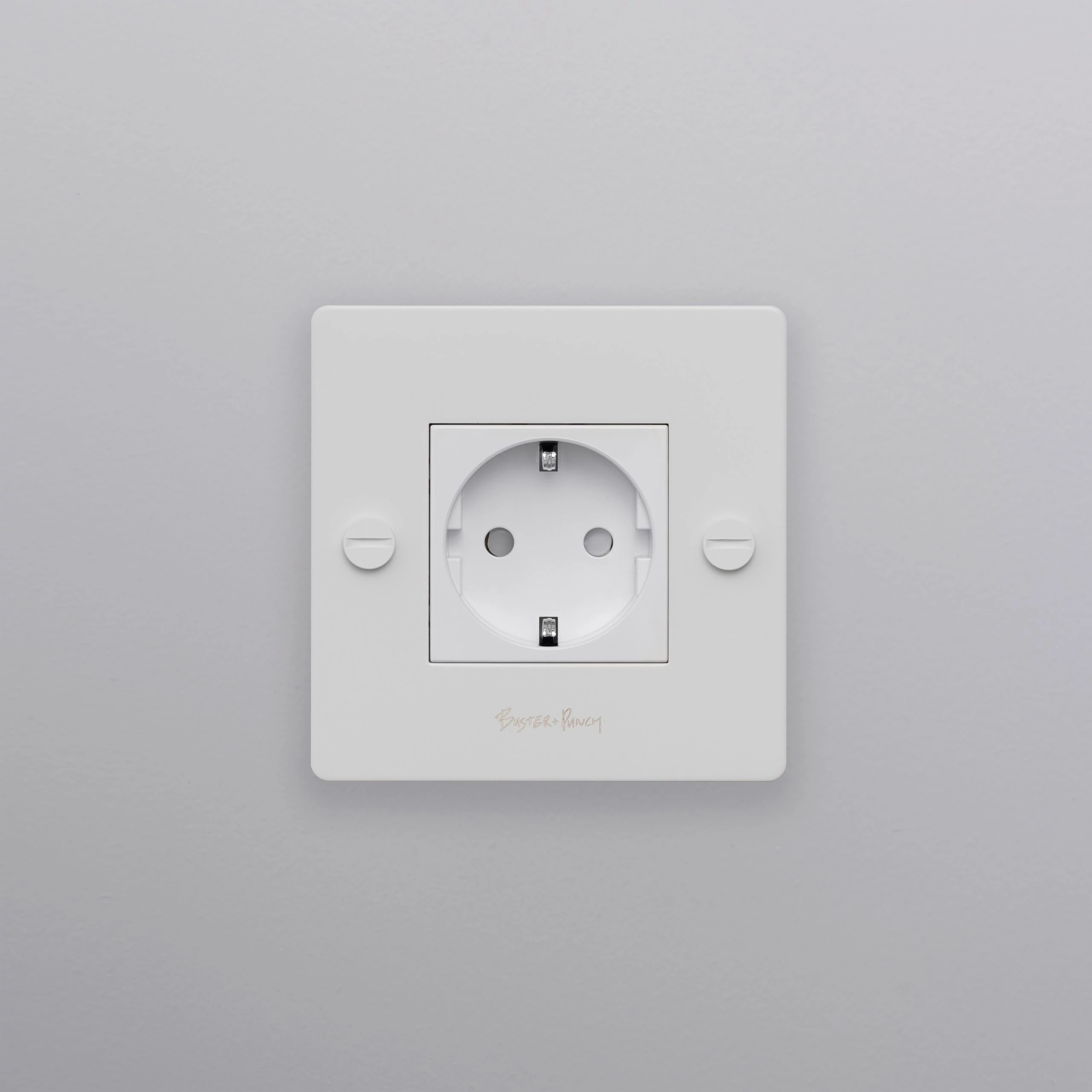 Buster+Punch Cross 1G dugalj, fehér / Schuko Type F / CSK-143447