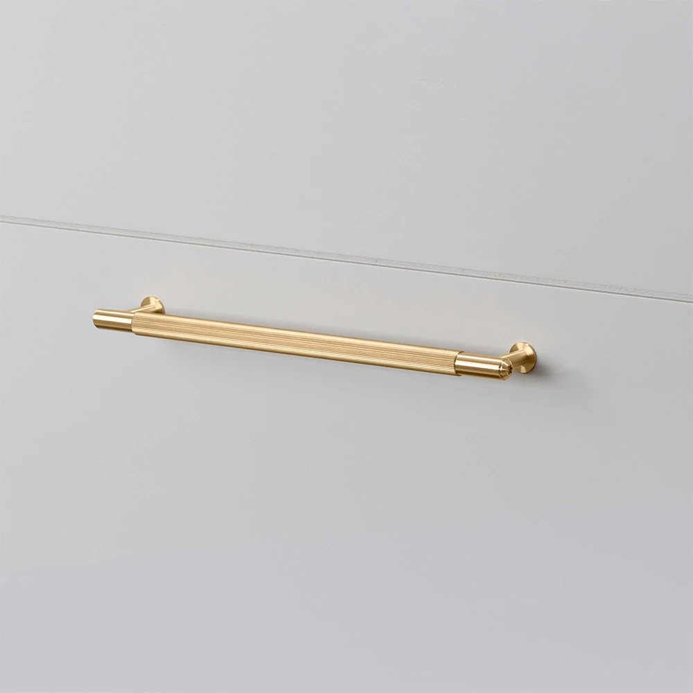 Buster+Punch Linear PULL BAR szatén sárgaréz 250 mm medium bútorfogantyú GPB-05291
