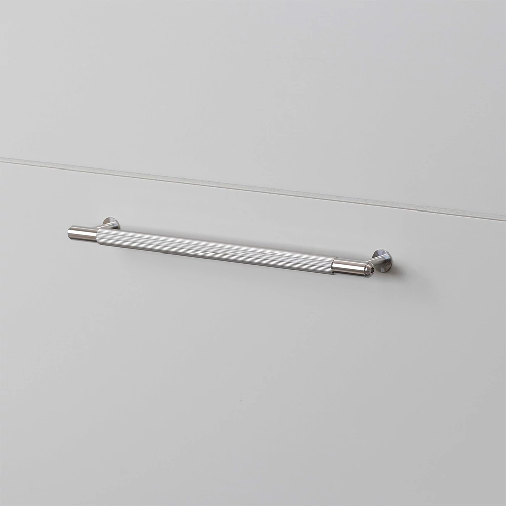 Buster+Punch Linear PULL BAR szatén rozsdamentes acél 250 mm medium bútorfogantyú UPB-073967