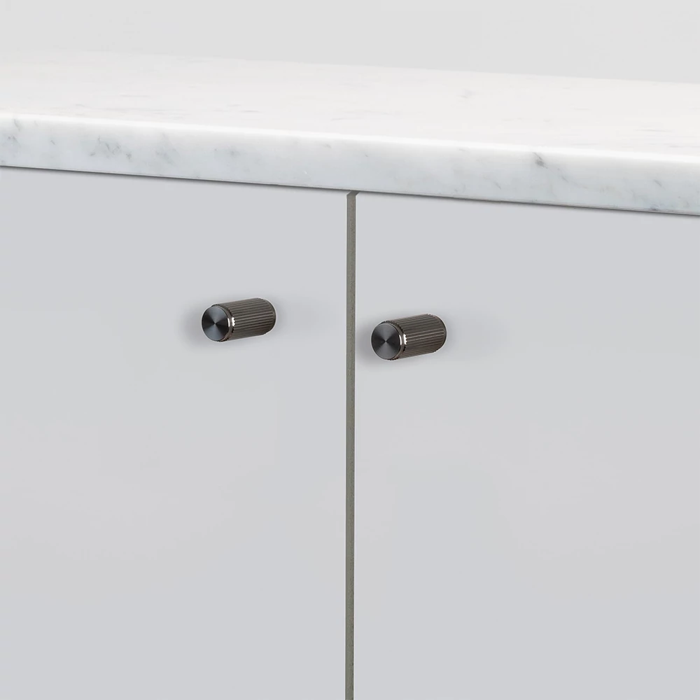 Buster+Punch Linear fegyverszürke (PVD) gombfogantyú pár GFK-35319