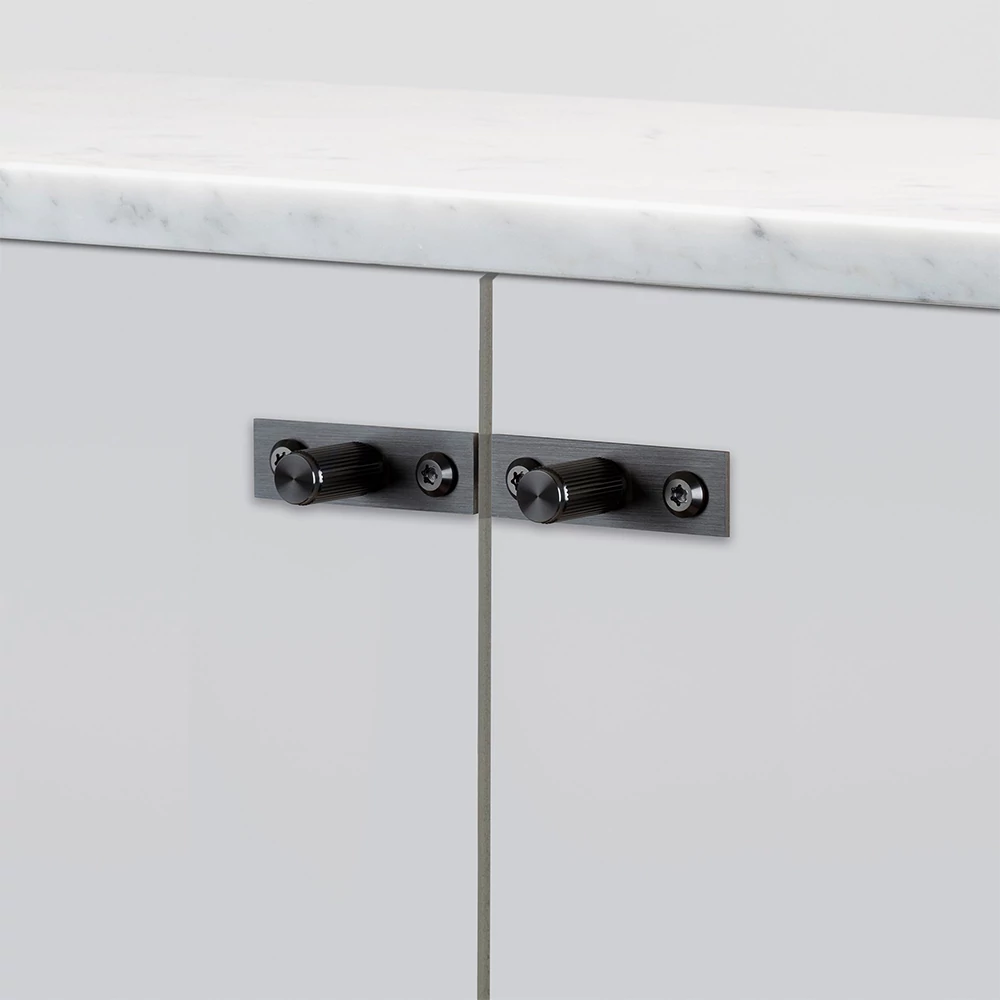 Buster+Punch Linear fegyverszürke bútorgomb pár PLATE GFK-35324