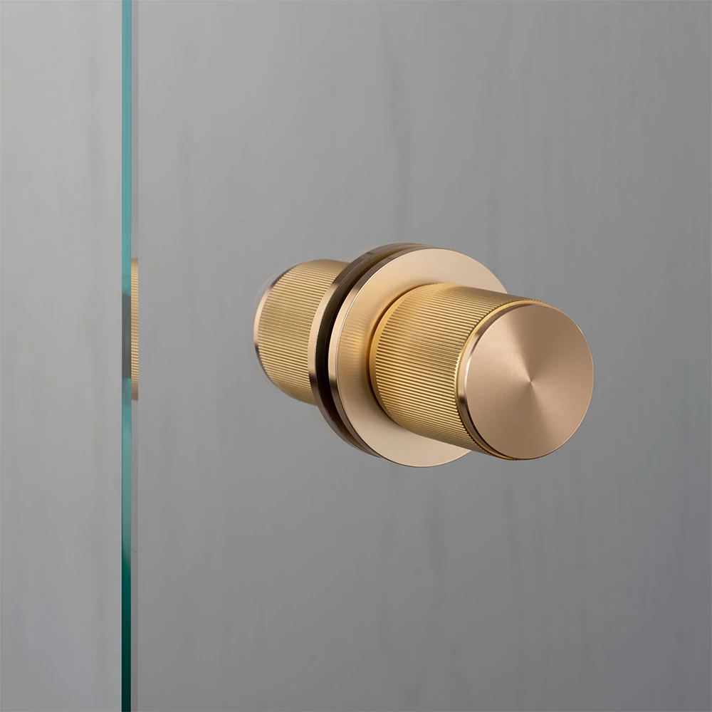 Buster+Punch Linear szatén sárgaréz fix-kétoldalas ajtógomb RDK-051061
