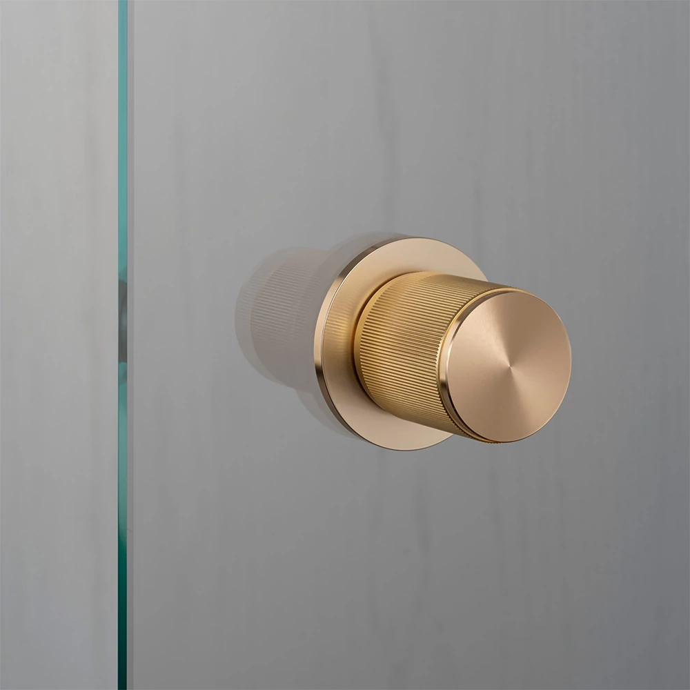 Buster+Punch Linear szatén sárgaréz fix-egyoldalas ajtógomb RDK-051057