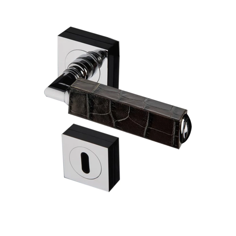 Glass Design CUBE Leather sötétbarna bőr / fényes króm négyzetrozettás kilincsgarnitúra CUBELBRF4OP9