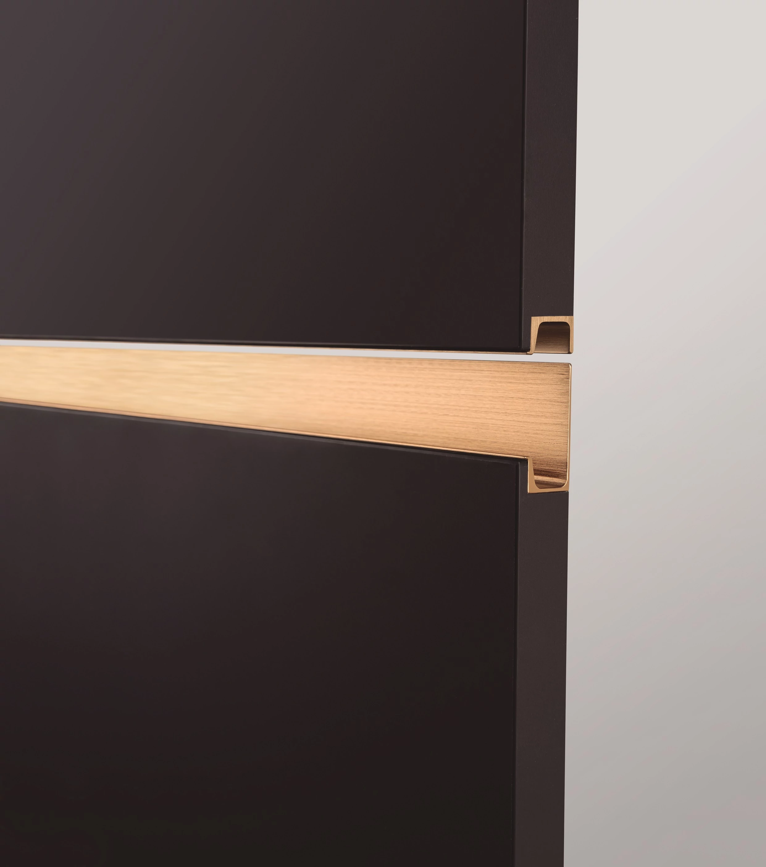 Viefe JEY2 fogantyú élbe ültethető, 147 mm, alumínium, csiszolt pezsgő